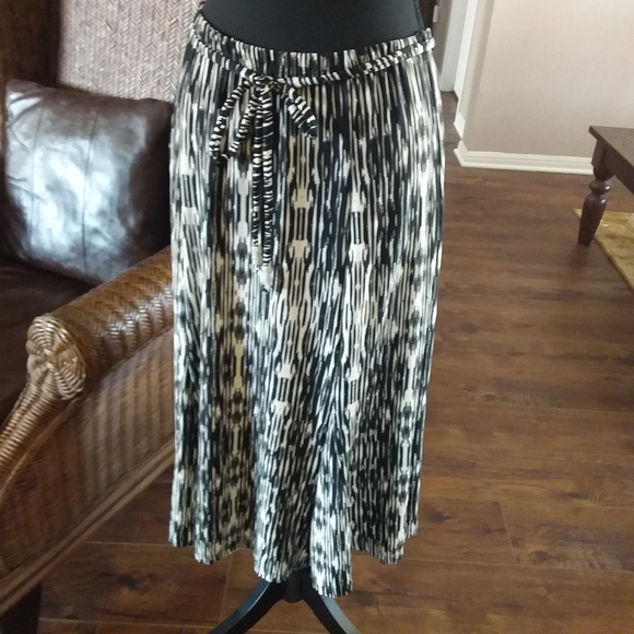 JM Collection Ladies Petite Skirt - Picture 2 of 8